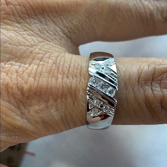 14k gold plated Men's Wedding Band - Picture 4 of 8